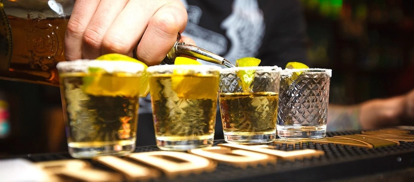 Μήπως το ποτό σας είναι «μπόμπα»; - Με αυτόν τον τρόπο θα το καταλάβετε